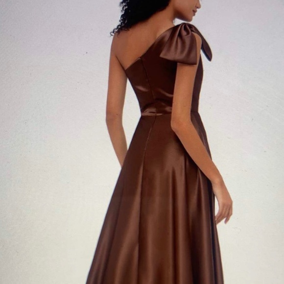 One Shoulder Gown - Picture 1 of 3